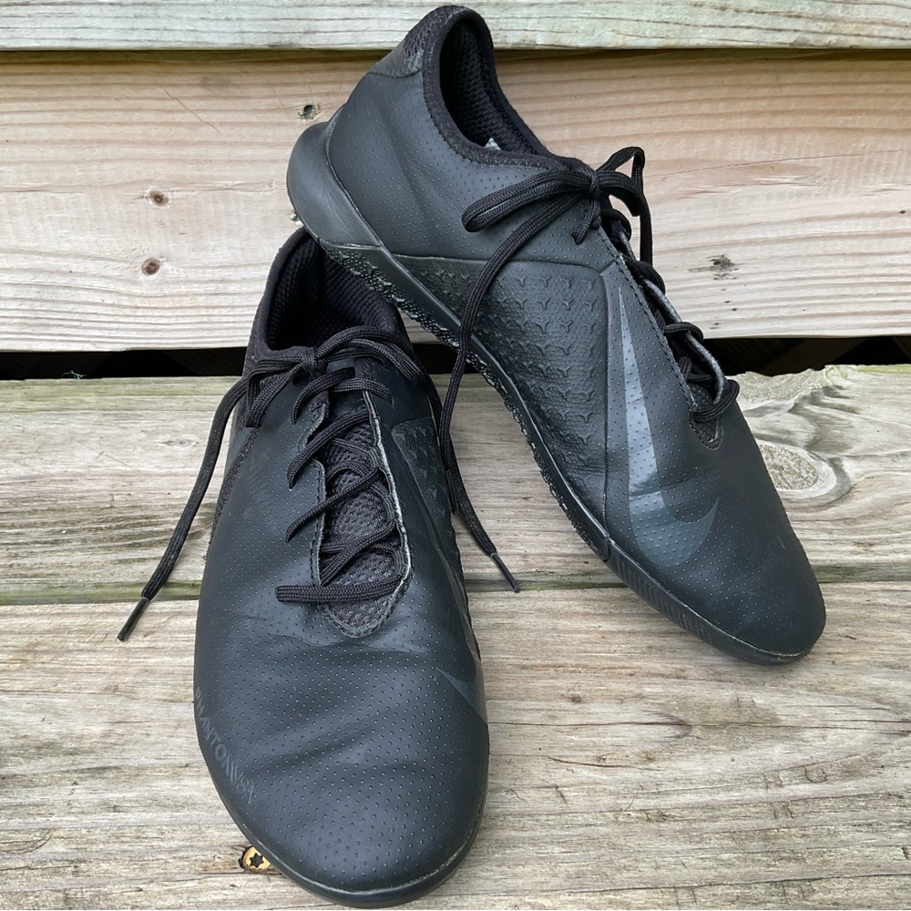 Nike Phantom Soccer Shoes Triple Black Indoor Size Women's 9 Mens 7.5 AO3225-001